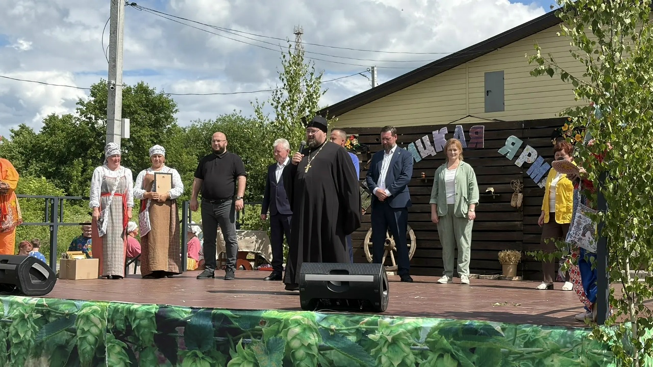 Исполняющий обязанности благочинного Шахунского округа поздравил жителей Хмелевиц с Днем села