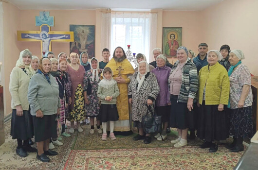 В молитвенной комнате при руинированном Петропавловском храме Борского благочиния совершена Божественная литургия