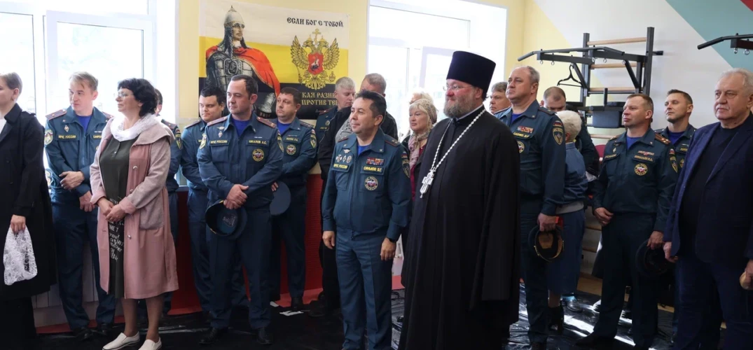 Добровольное пожарное общество передало пожарной команде храма в честь иконы Божией Матери «Неопалимая Купина» прицеп с мотопомпой