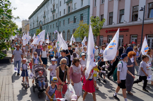 В День семьи, любви и верности в Нижнем Новгороде состоялось шествие многодетных семей