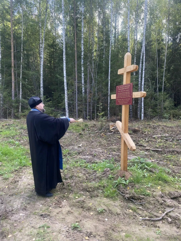 В селе Пяткино Шахунского благочиния состоялось освящение Поклонного креста