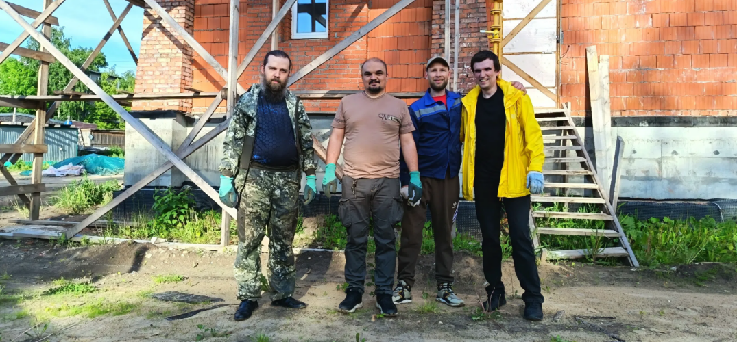 На территории строящегося храма в честь апостола Фомы Молитовского благочиния состоялся субботник