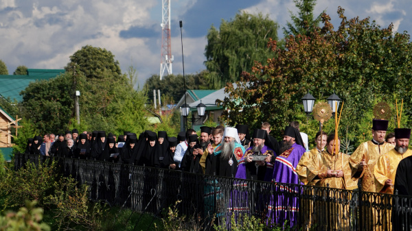 Епископ Городецкий и Ветлужский Парамон принял участие в торжественной встрече ковчега с десницей святителя Спиридона Тримифунтского с острова Корфу в Серафимо-Дивеевском монастыре