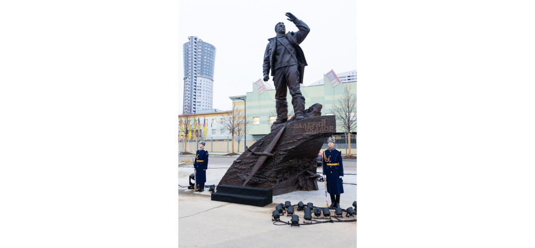 Митрополит Георгий в Москве принял участие в открытии памятника Валерию Чкалову