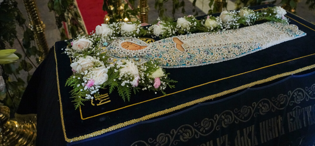 Управляющий Нижегородской епархией возглавил в Дивеевском монастыре утреню с чином погребения плащаницы Божией Матери