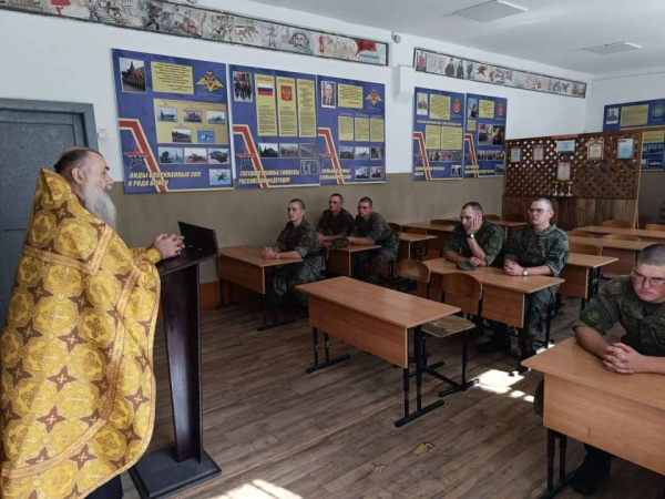 Помощник благочинного Ветлужско-Уренского округа поздравил военнослужащих с Днем Крещения Руси