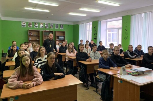 Благочинный Пильнинского округа провел для восьмиклассников занятие из цикла «Разговоры о важном»