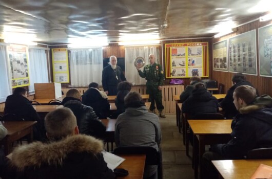 Помощник благочинного Лысковского округа провел духовную беседу со школьниками в военном комиссариате