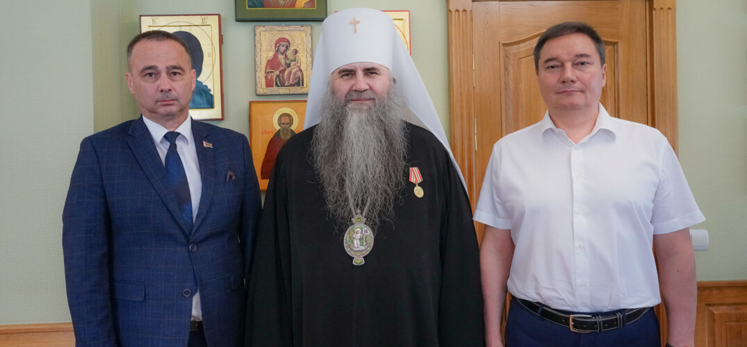 Главе Нижегородской митрополии вручена медаль «80 лет освобождения Беларуси от немецко-фашистских захватчиков»