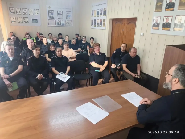 Помощник благочинного Шахунского округа по работе с правоохранительными органами и МЧС провел беседу с сотрудниками МВД