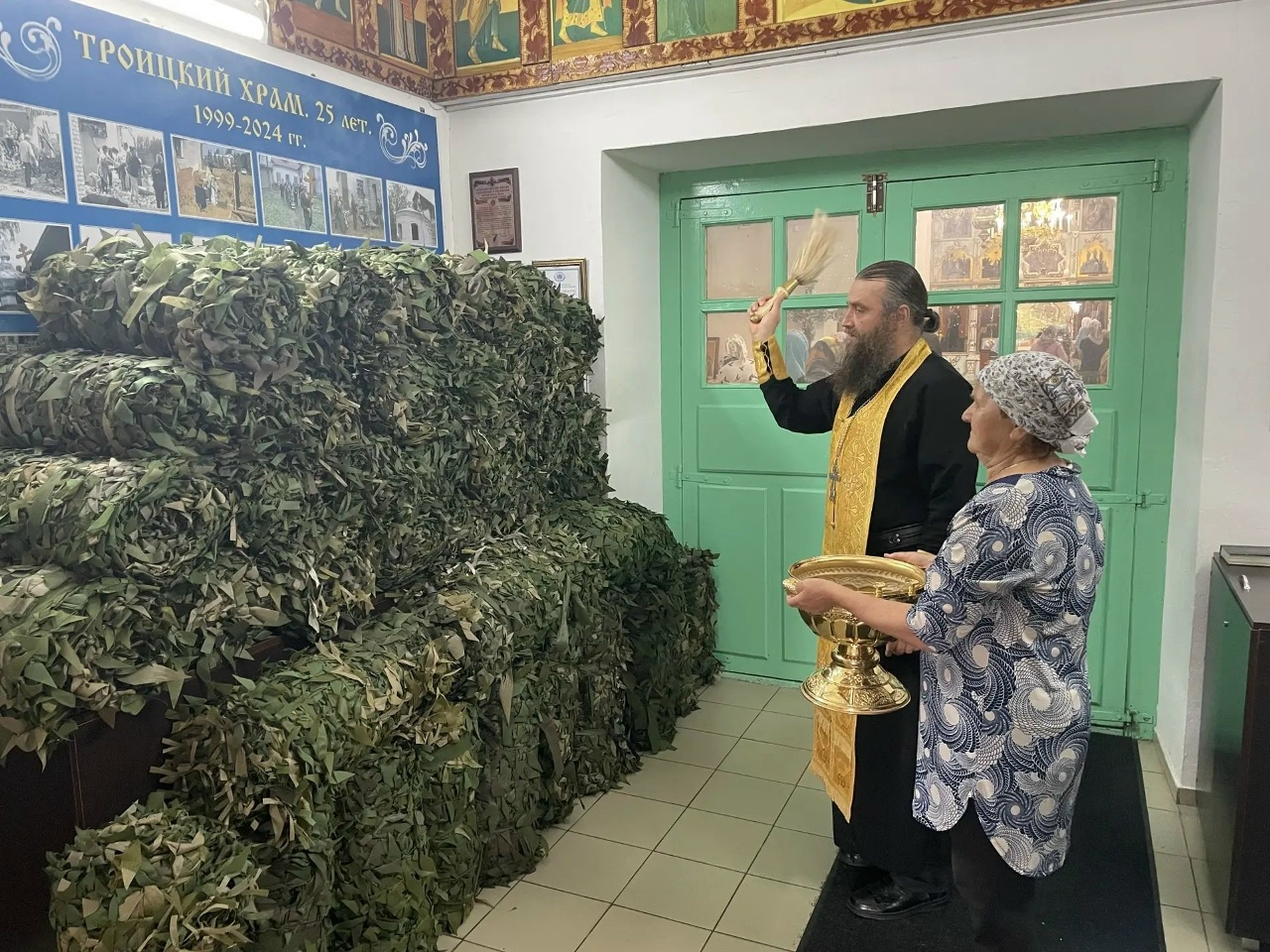 В Шарангском благочинии освятили партию маскировочных сетей для участников СВО