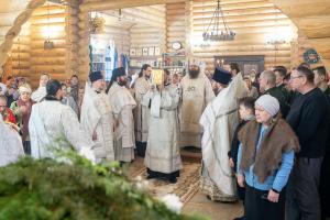 Епископ Городецкий и Ветлужский Парамон совершил Божественную литургию в храме Воздвижения Креста Господня с. Строчково