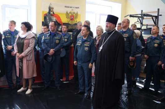Добровольное пожарное общество передало пожарной команде храма в честь иконы Божией Матери «Неопалимая Купина» прицеп с мотопомпой