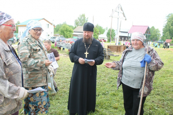 Прихожане храма Покрова Пресвятой Богородицы в д. Овсянка Семеновского округа провели субботник