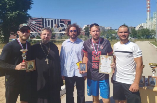 В Нижнем Новгороде прошел первый епархиальный турнир по пляжному волейболу