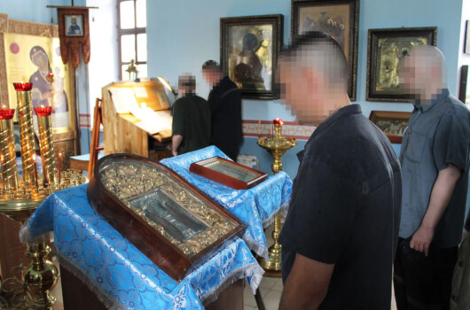 В Борском благочинии состоялось принесение иконы благоверных князей Петра и Февронии Муромских в храм исправительной колонии №11