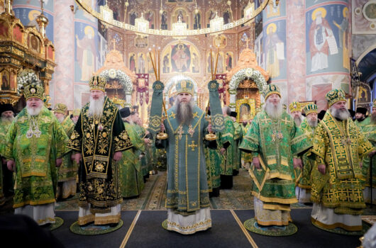 В день памяти преподобного Серафима Саровского сонм архипастырей Русской Православной Церкви совершил Божественную литургию в Серафимо-Дивеевском монастыре