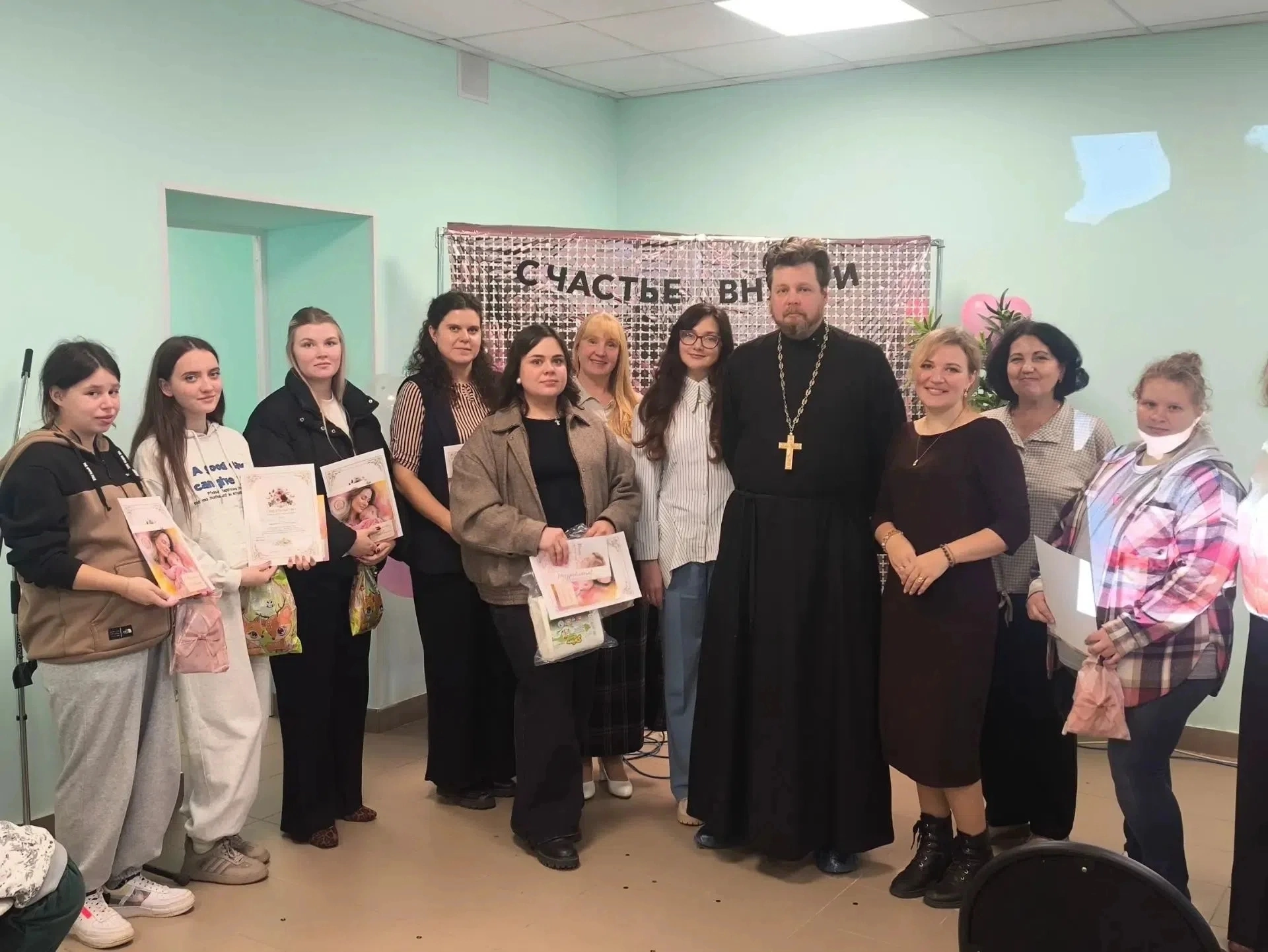 Священник Воскресенского благочиния поздравил будущих мам с Днём беременных