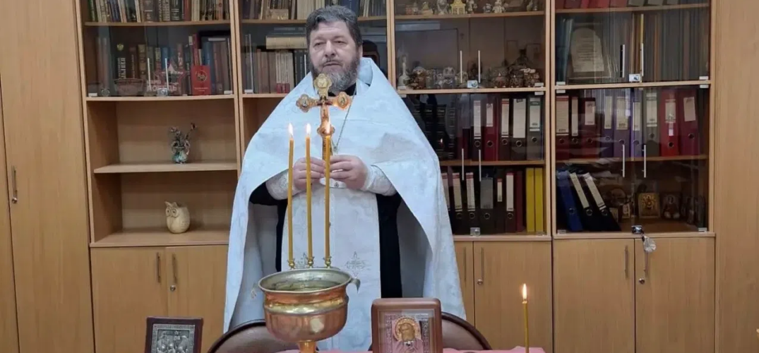 Клирик Нижегородского благочиния освятил гимназию №13