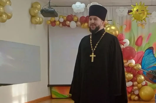 Помощник благочинного Молитовского округа принял участие в праздновании 90-летия детского сада №158