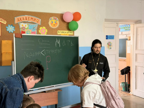 Клирик Никольского храма провел Урок славянской письменности для школьников Городца