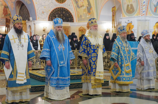 Митрополит Георгий сослужил митрополиту Каширскому Феогносту на Божественной литургии в Храме Христа Спасителя