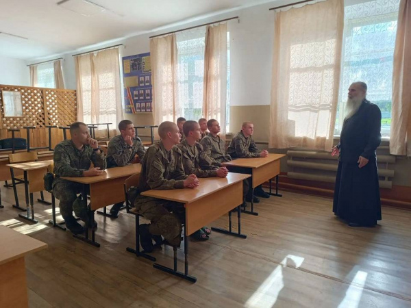 Помощник благочинного Ветлужско-Уренского округа по взаимодействию с силовыми структурами посетил воинскую часть