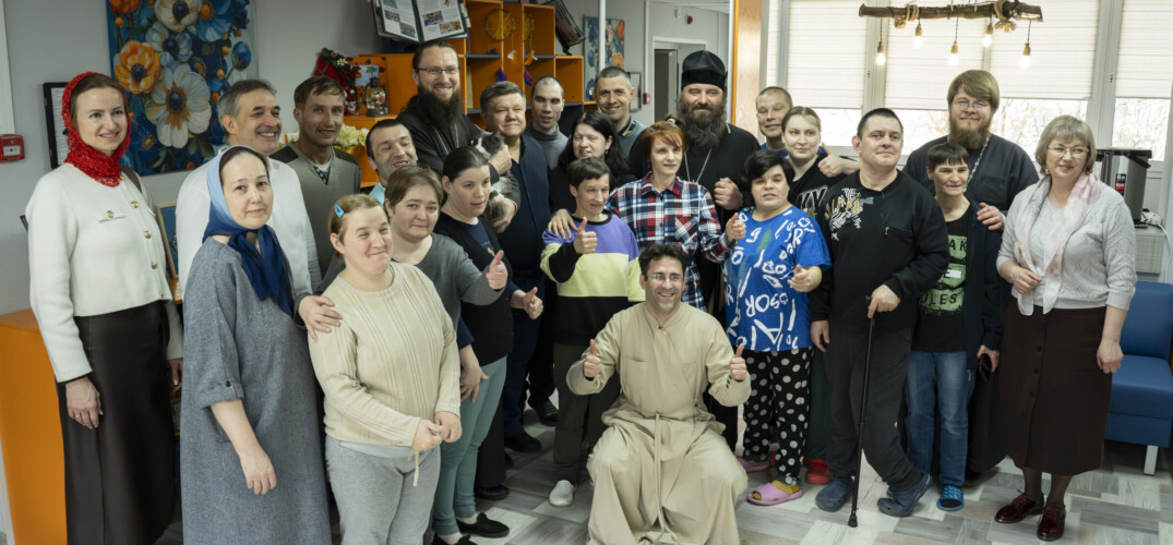 Епископ Парамон поздравил с Пасхой Христовой сотрудников и пациентов психоневрологического интерната