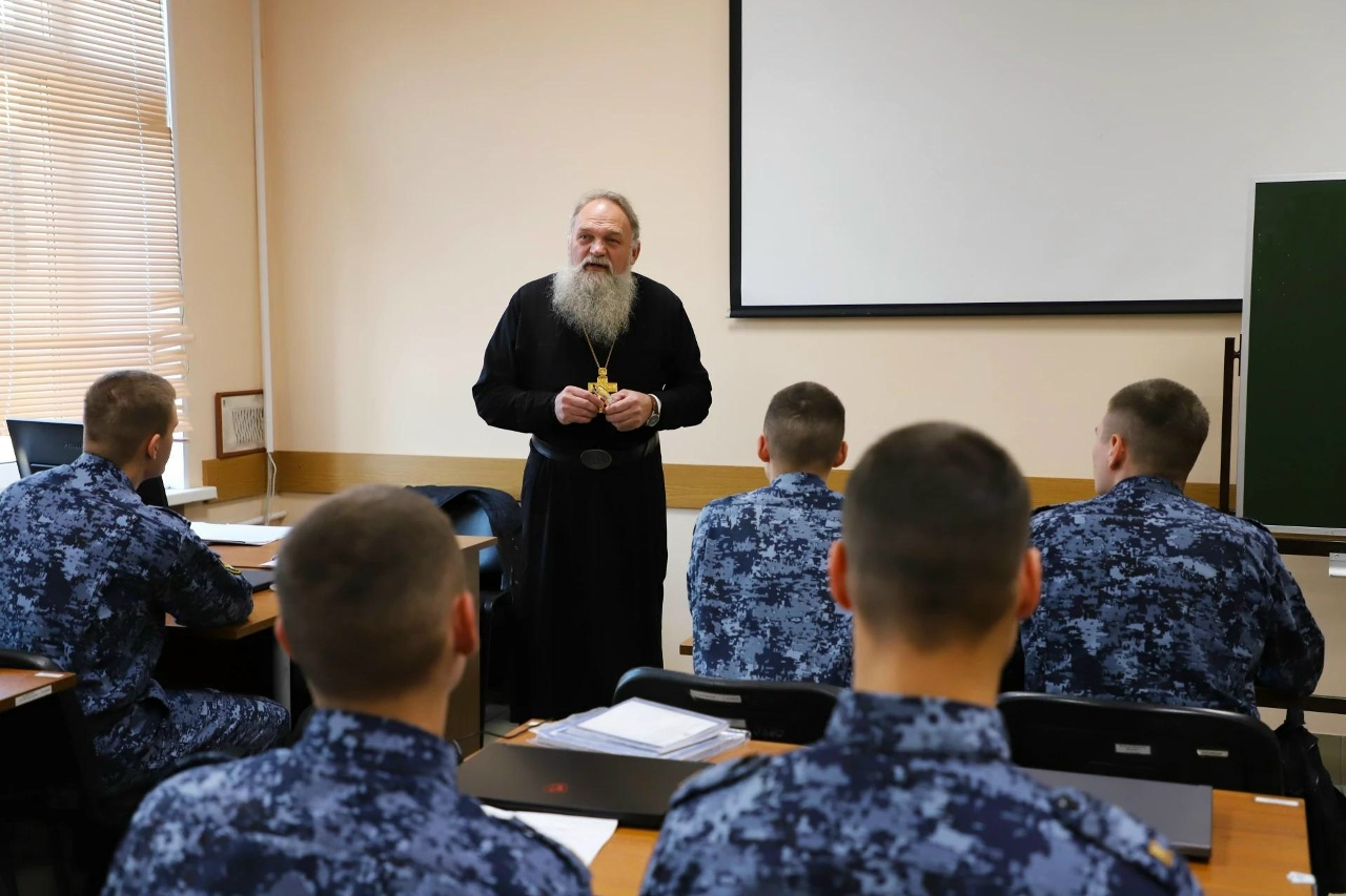 Участники образовательного семинара для тюремных священнослужителей встретились с курсантами Университета ФСИН России