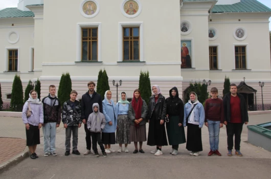 Православная молодежь Нижегородской епархии посетила Крестовоздвиженский женский монастырь в Нижнем Новгороде