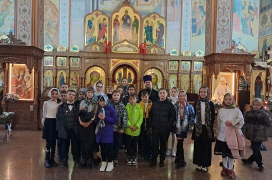 Помощник благочинного Автозаводского округа провел для школьников экскурсии по храму