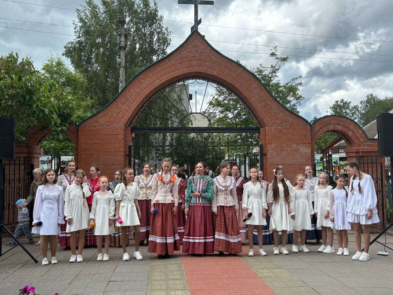 На территории Собора Воскресения Словущего в р.п. Воскресенское состоялись Троичные гуляния