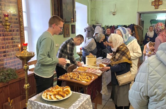 В Казанском храме в Кстово православная молодежь провела акцию «Свет Рождества Христова»