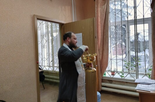 Помощник благочинного Нагорного округа освятил районное отделение Федеральной службы судебных приставов
