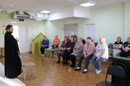Клирик Автозаводского благочиния провел духовную беседу с педагогами детского сада №70