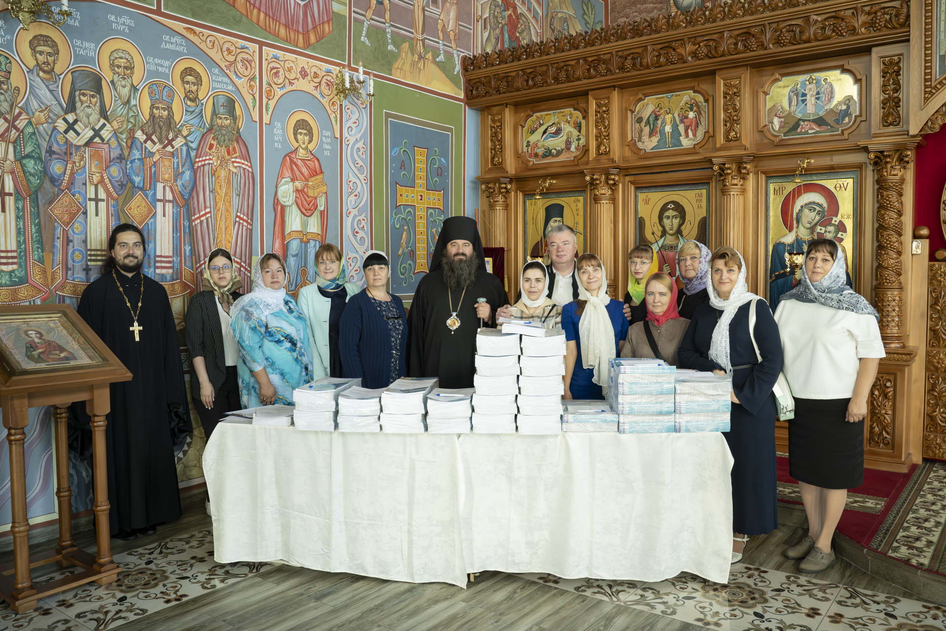 Торжественная церемония передачи учебников «Основы православной культуры» светским школам состоялась в Городецкой епархии