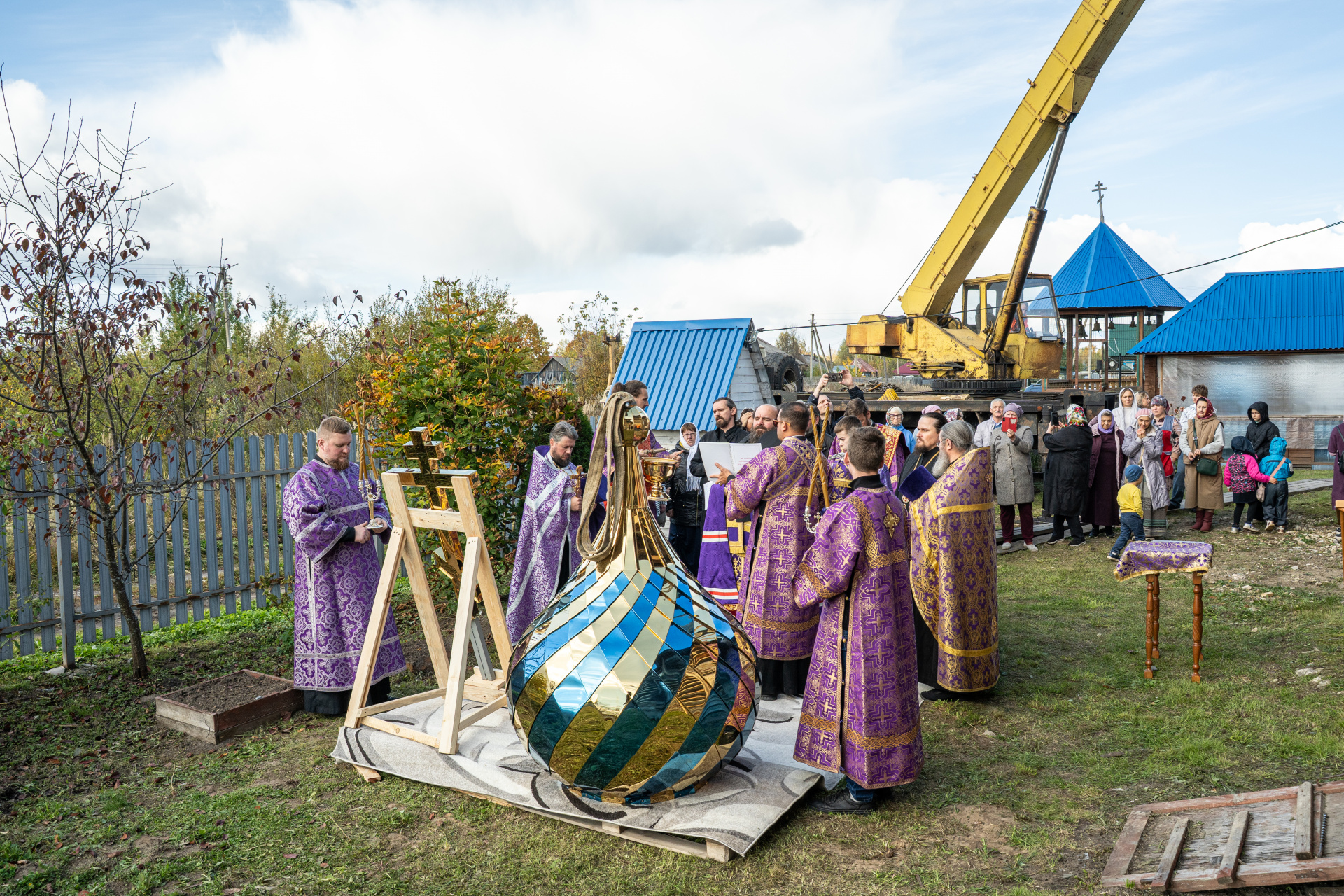 Епископ Городецкий и Ветлужский Парамон совершил освящение креста и купола храма иконы Божией Матери «Знамение» п. Керженец городского округа Семеновский