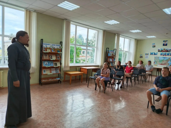 Священник Шарангского благочиния посетил мероприятие, посвященное Дню семьи, любви и верности