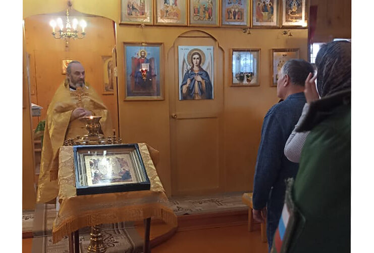 Помощник благочинного Дальнеконстантиновского округа совершил молебен для военнослужащих воинской части поселка Суроватиха