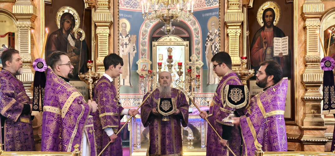 В праздник Воздвижения Креста Господня епископ Гедеон возглавил Божественную литургию в кафедральном соборе Выксы