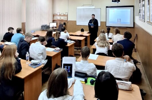 Клирик Нижегородского благочиния провел интегрированный урок истории для учащихся нижегородской гимназии № 13
