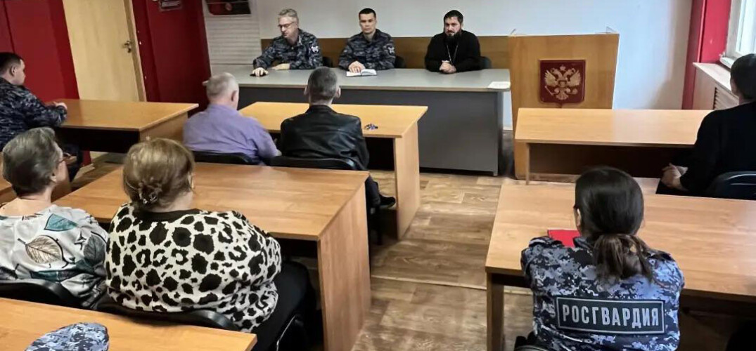 Помощник благочинного Молитовского округа провел духовно-просветительскую встречу с сотрудниками Росгвардии