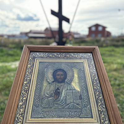 Освящен поклонный крест в деревне Крутая Кстовского района