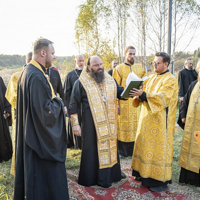 Епископ Городецкий и Ветлужский Парамон совершил молебен апостолу и евангелисту Иоанну Богослову на месте разрушенного соименного храма с. Черное