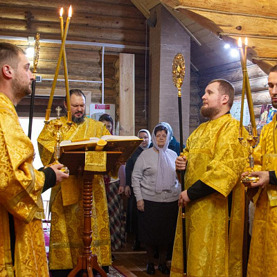 В Неделю 19-ю по Пятидесятнице, епископ Городецкий и Ветлужский Парамон совершил Божественную литургию в храме мучениц Веры, Надежды, Любови и Софии п. Буревестник