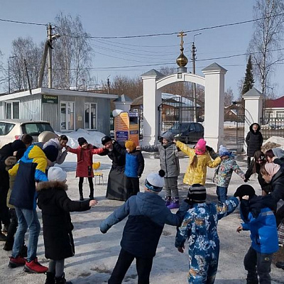 При храме в честь Трех Святителей г. Урень прошел приходской праздник Масленицы
