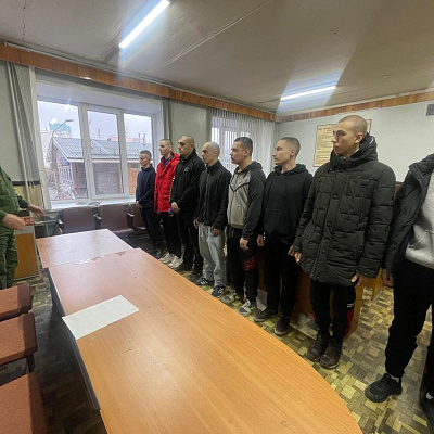 Помощник благочинного Приокского округа благословил призывников срочной службы