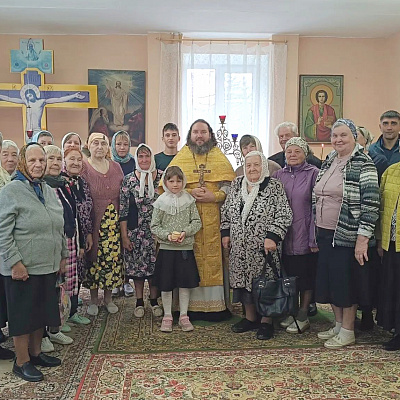 В молитвенной комнате при руинированном Петропавловском храме Борского благочиния совершена Божественная литургия