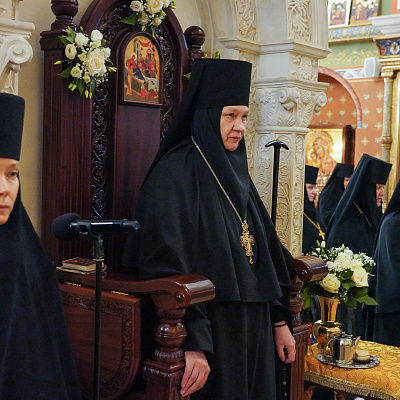 Митрополит Георгий сослужил митрополиту Каширскому Феогносту на Божественной литургии в Зачатьевском монастыре Москвы