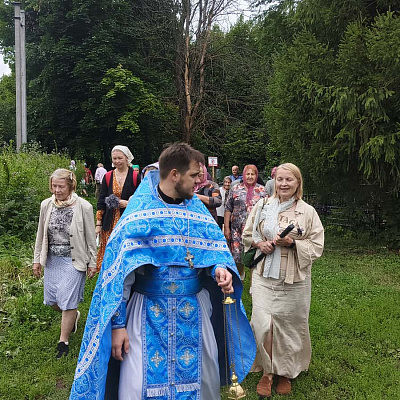 В Богородском благочинии состоялась Божественная литургия в восстанавливаемом Воскресенском храме села Подвязье